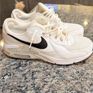 Nike Women's White and Black Air Max Sneakers